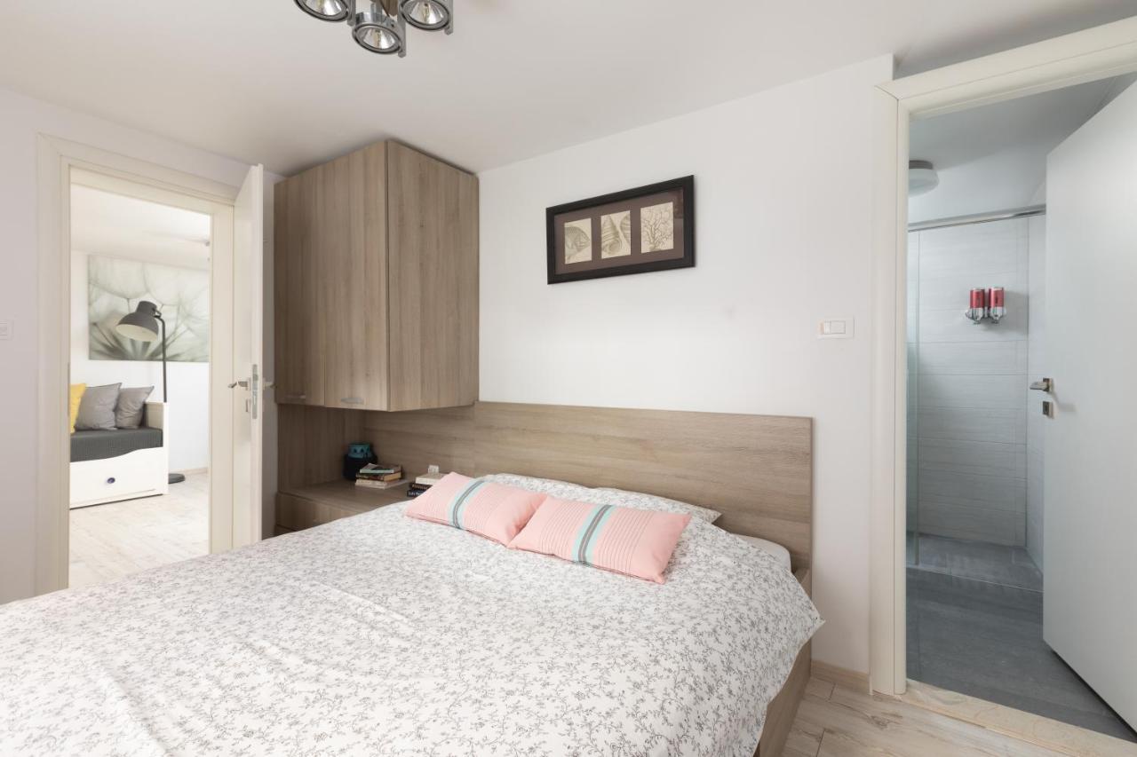 Apartment Coastal Villa Макарска Экстерьер фото